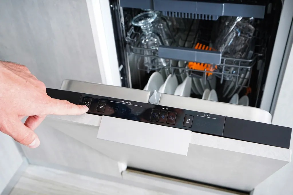 خرابی سیستم‌های مکانیکی از پیامدهای استفاده نامنظم از ماشین ظرفشویی است.