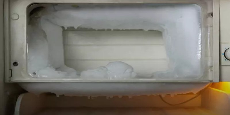 با بررسی سنسور دیفراست یخچال علت برفک زدایی نکردن یخچال را تشخیص دهید.