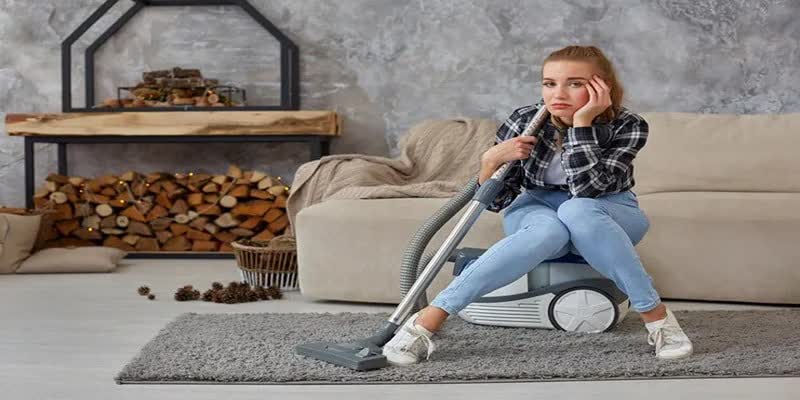 رطوبت یکی از عوامل ایجاد بوی سوختگی جاروبرقی است.