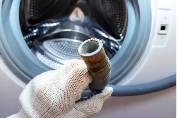 افزایش طول شلنگ تخلیه لباسشویی به روش‌های مختلفی انجام میشود.